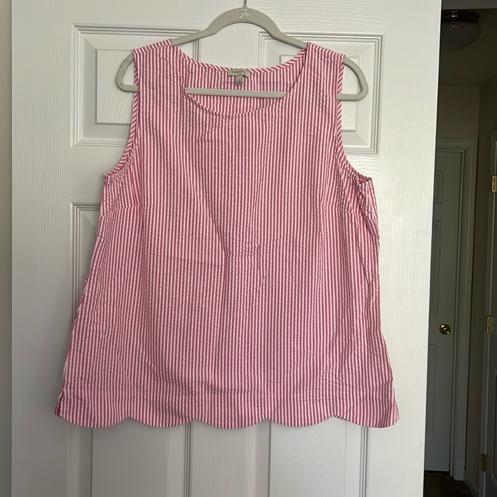 Talbots pink and white seersucker sleeveless top w/ scalloped edging sz large.